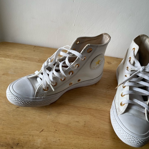 🔥🔥🔥Marked Down from $36 - $14🔥🔥🔥Converse Women's White High-Top Sneakers - Picture 6 of 14